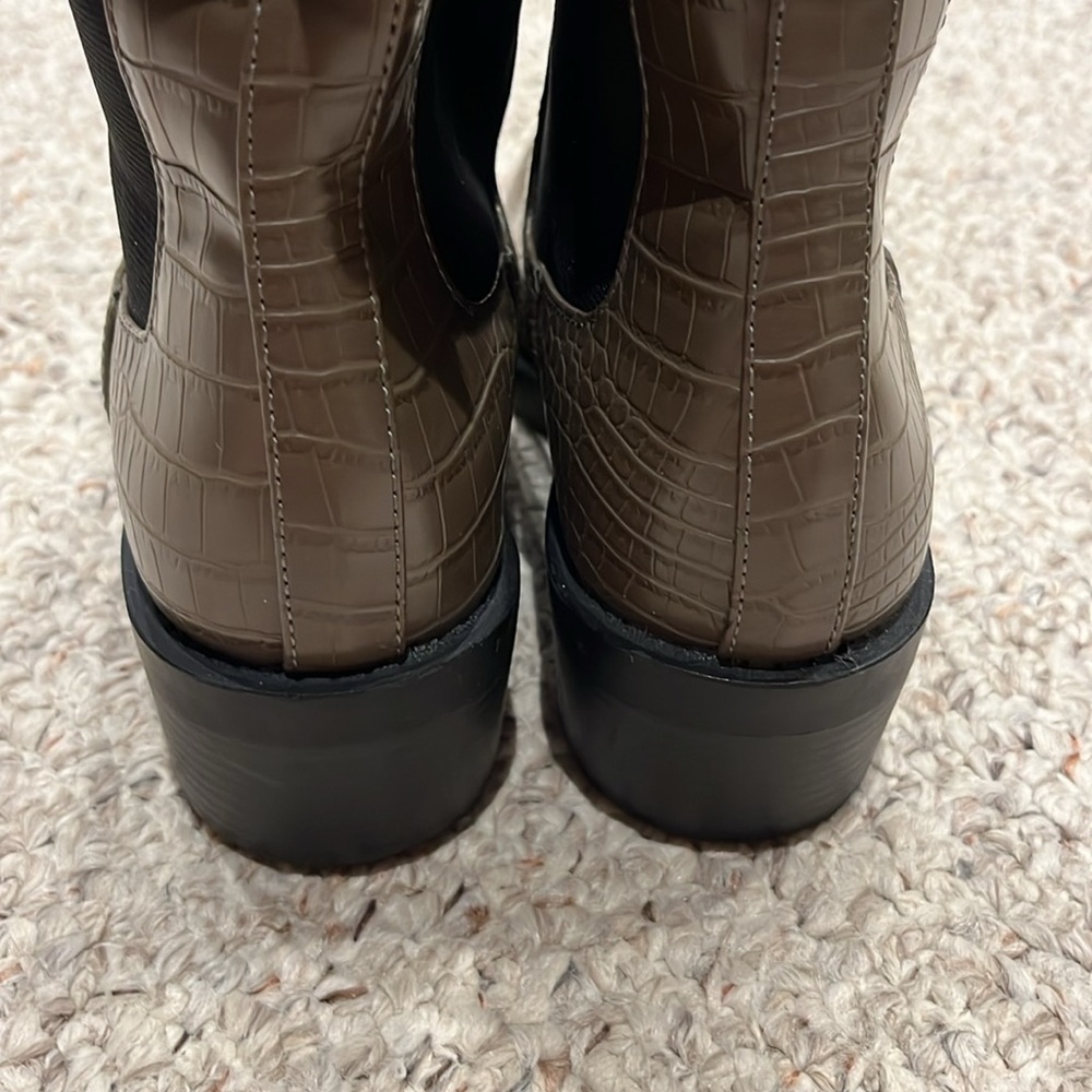 Open Edit Ayla Chelsea Boot Croc Pattern Green Sz… - image 7